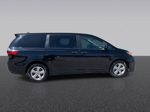 Used 2020 Toyota Sienna L FWD image 10