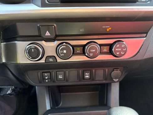 Used 2019 Toyota Tacoma TRD Sport AWD/4WD image 29