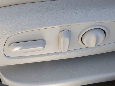 Used 2023 GMC Acadia Denali w/ Denali Technology Package image 18