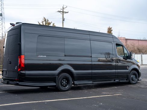 Used 2024 Mercedes-Benz Sprinter 3500 image 7