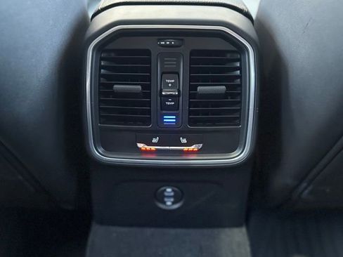 Certified 2026 Porsche Macan AWD/4WD image 31