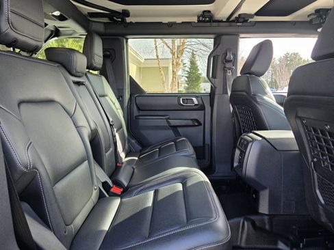 Used 2025 Ford Bronco Badlands image 27