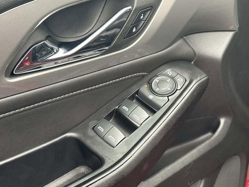 Used 2023 Chevrolet Traverse LT image 25