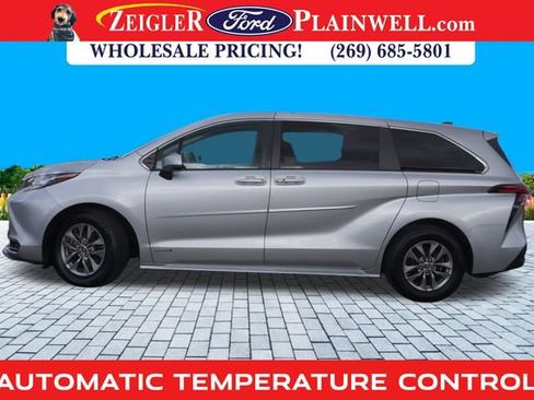 Used 2021 Toyota Sienna LE image 2