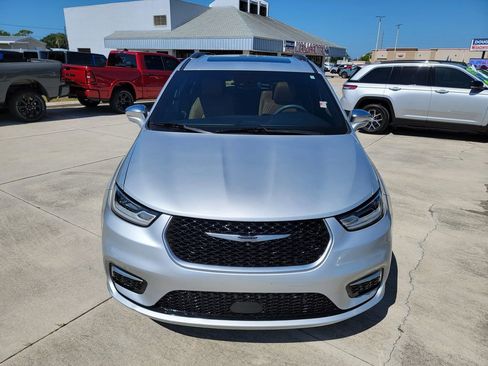 Used 2022 Chrysler Pacifica Pinnacle AWD/4WD image 7