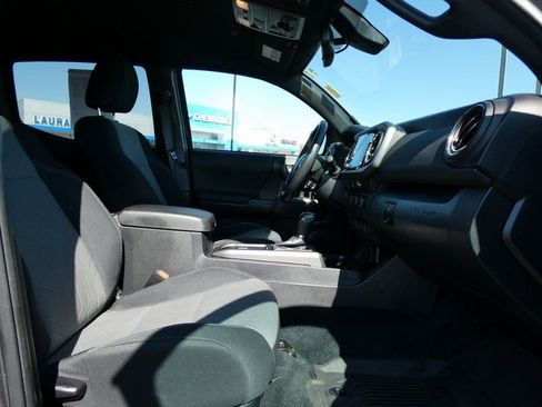 Used 2022 Toyota Tacoma TRD Off-Road w/ Technology Package image 13