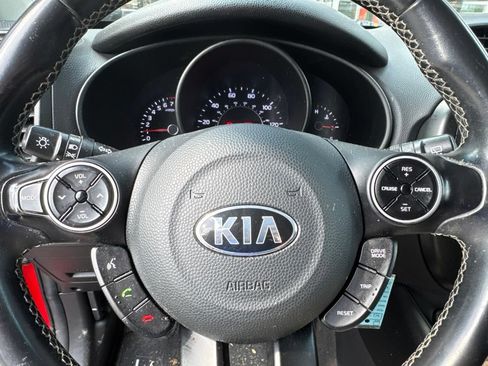 Used 2018 Kia Soul + FWD image 6