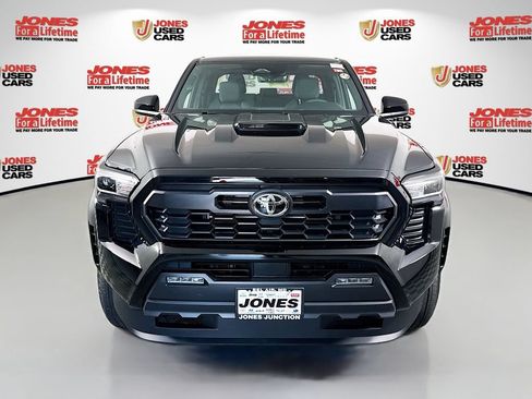 Certified 2025 Toyota Tacoma TRD Sport AWD/4WD image 12