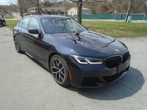 Used 2021 BMW 530i xDrive w/ M Sport Package image 3