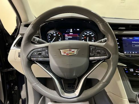 Used 2022 Cadillac XT6 Premium Luxury w/ Technology Package FWD image 10