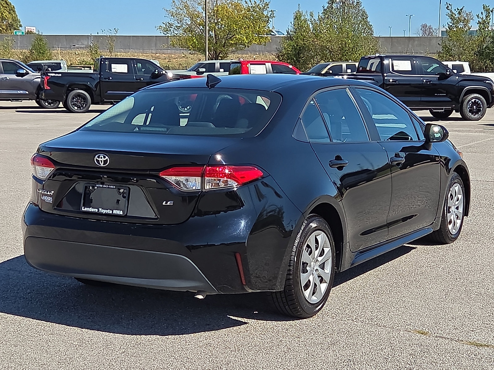 Used 2025 Toyota Corolla LE FWD image 5