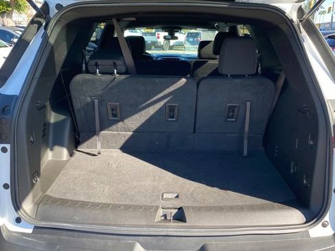 Certified 2023 Chevrolet Traverse LT image 11