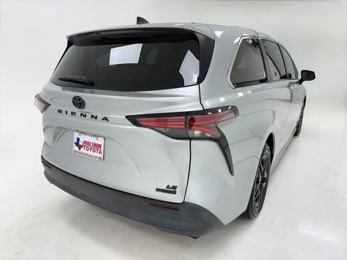 Used 2021 Toyota Sienna LE FWD image 40