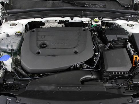 Certified 2025 Volvo XC40 B5 Plus image 24