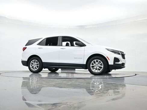 Used 2024 Chevrolet Equinox LS w/ LS Convenience Package FWD image 32