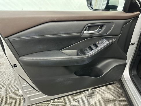 Used 2023 Nissan Rogue SV w/ SV Premium B Package image 11