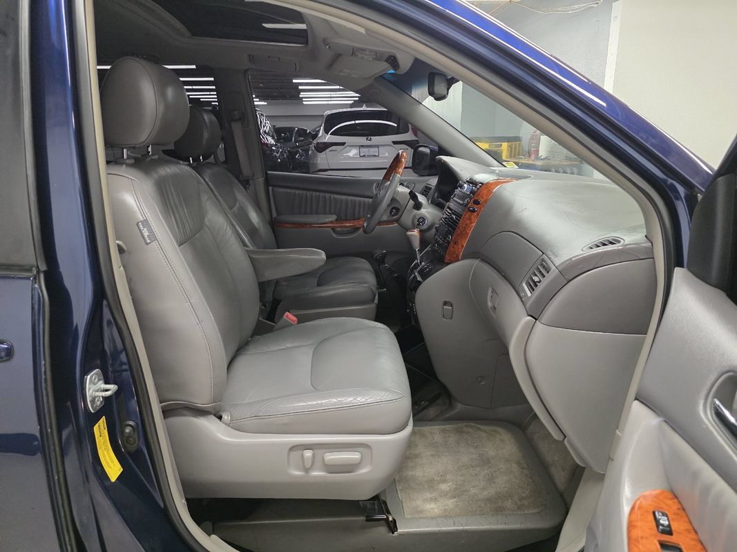 Used 2007 Toyota Sienna XLE FWD image 11