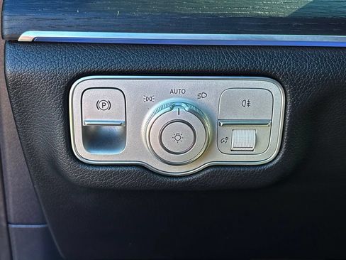 Used 2025 Mercedes-Benz GLE 450 4MATIC image 16