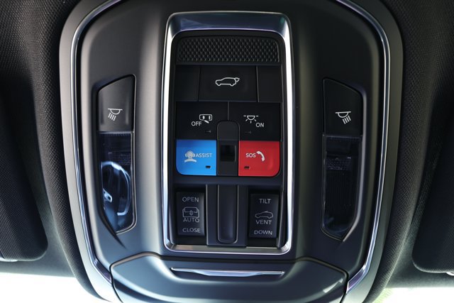 New 2027 Jeep Grand Cherokee Laredo X RWD image 19