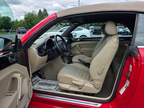 Used 2014 Volkswagen Beetle R-Line FWD image 17