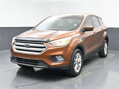 Used 2017 Ford Escape SE image 10