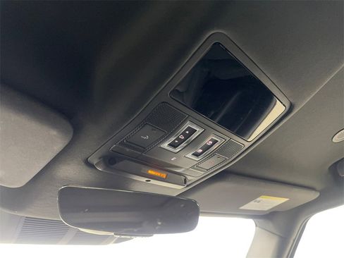 Used 2023 Land Rover Defender 130 X-Dynamic SE image 75