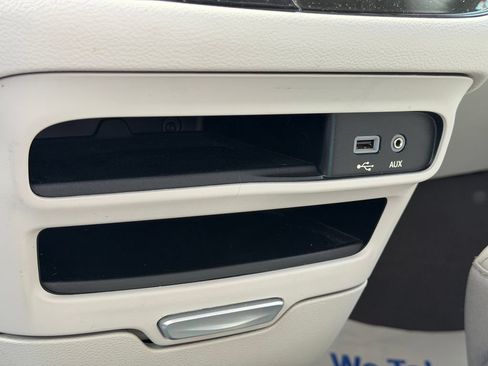 Used 2017 Chrysler Pacifica Touring FWD image 22