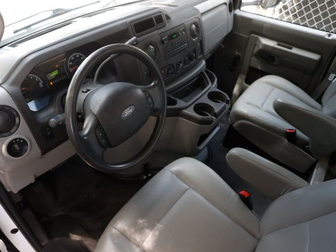 Used 2018 Ford E-350 and Econoline 350 Super Duty RWD image 6