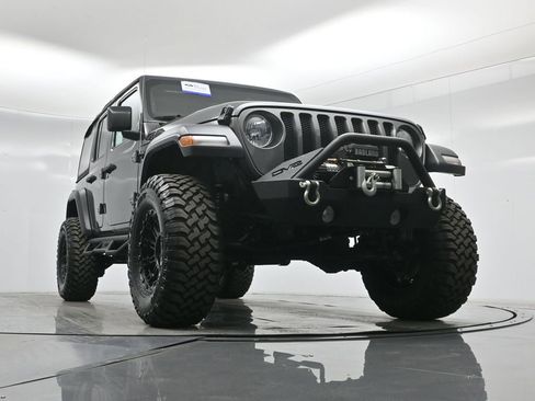 Used 2018 Jeep Wrangler Unlimited Sport image 42