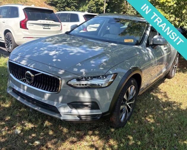 Certified 2025 Volvo V90 B6 Cross Country Plus AWD/4WD image 1
