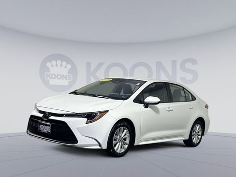 Used 2025 Toyota Corolla LE w/ LE Premium Package FWD image 1