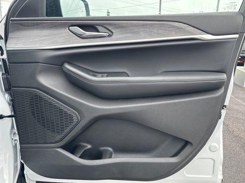 New 2025 Jeep Grand Cherokee L Limited w/ Trailer Tow Package image 30