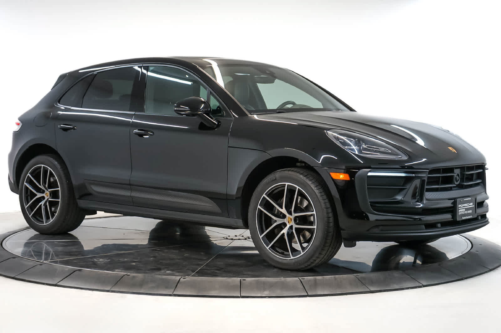 Certified 2024 Porsche Macan AWD/4WD image 7