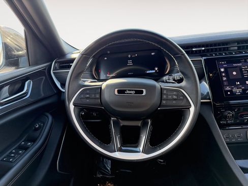 Used 2022 Jeep Grand Cherokee L Laredo image 12