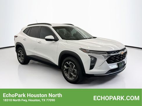 Used 2024 Chevrolet Trax LT FWD image 1
