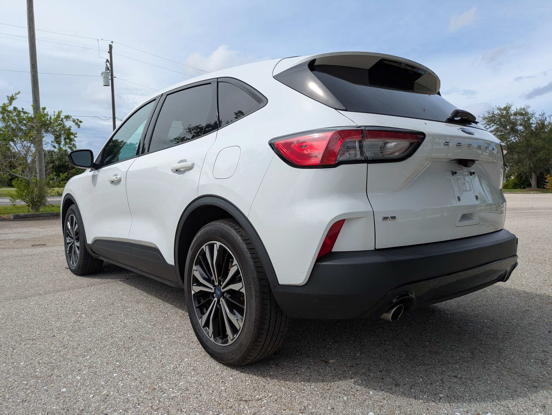 Used 2022 Ford Escape SE w/ SE Sport Appearance Package FWD image 9