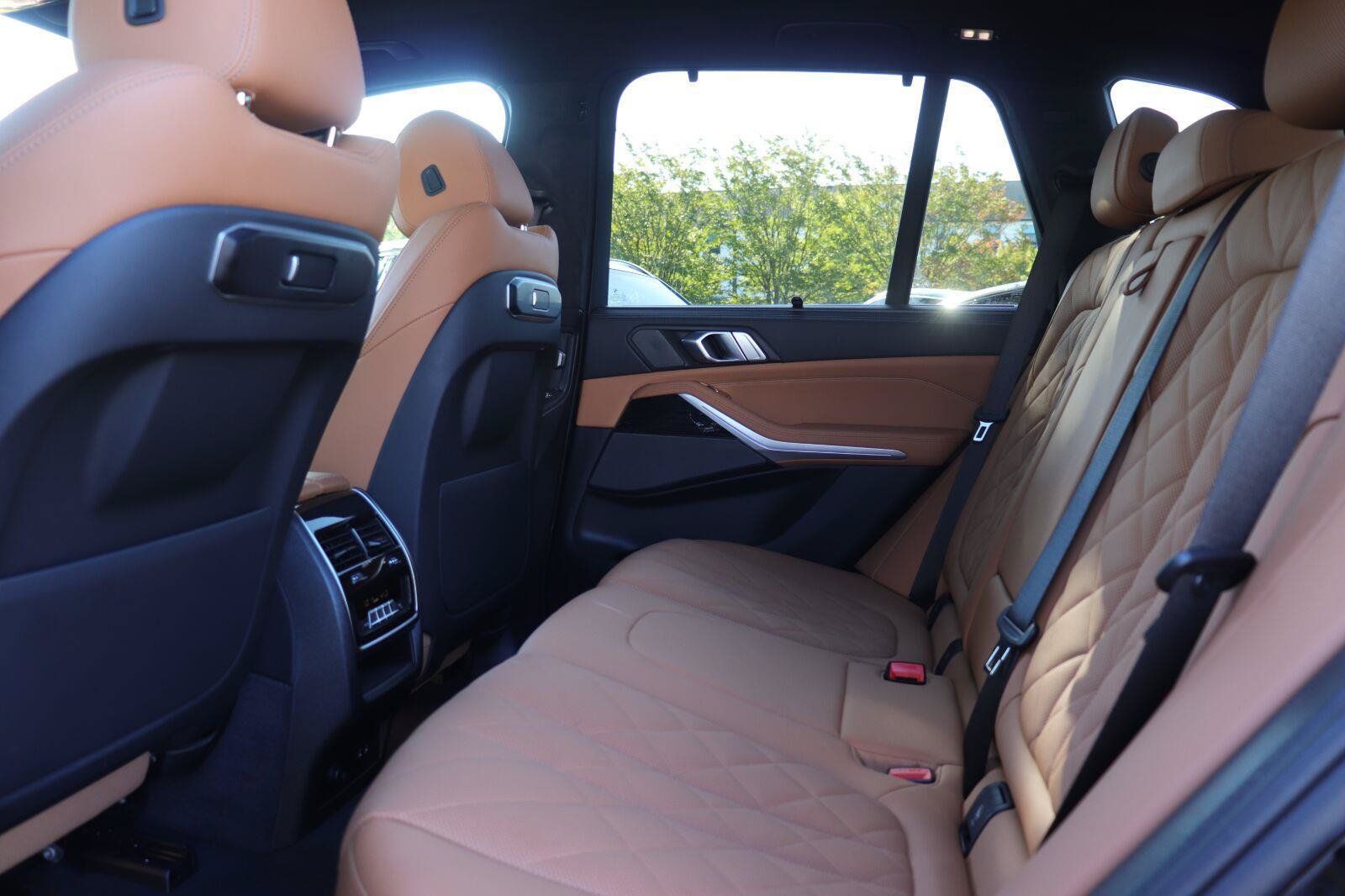 Used 2024 BMW X5 sDrive40i w/ Executive Package RWD image 12