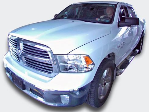 Used 2019 RAM 1500 Big Horn AWD/4WD image 2