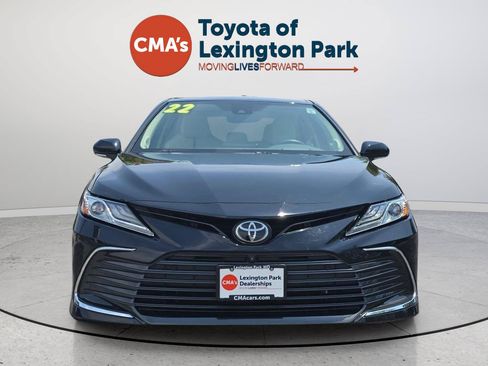 Used 2022 Toyota Camry XLE FWD image 2