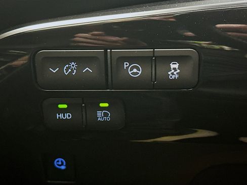 Used 2017 Toyota Prius Prime Advanced image 17