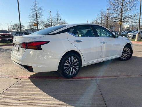 Used 2025 Nissan Altima 2.5 SV image 6