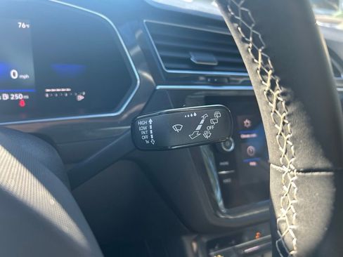 Used 2022 Volkswagen Tiguan SE image 23