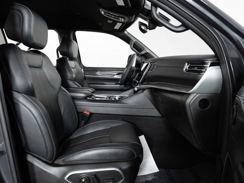 Used 2022 Jeep Wagoneer Series III image 29