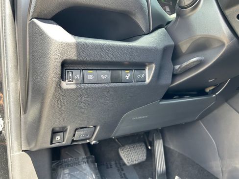 Used 2022 Toyota RAV4 XLE Premium image 22