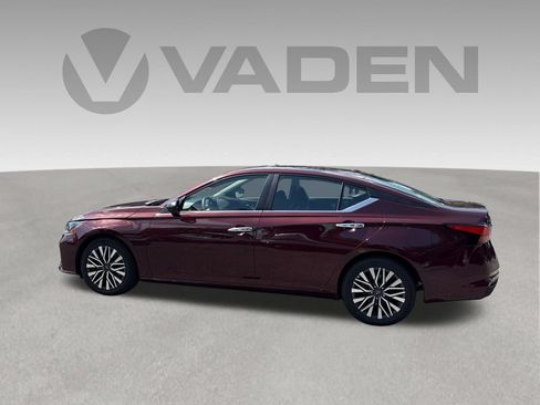 Used 2025 Nissan Altima 2.5 SV FWD image 18