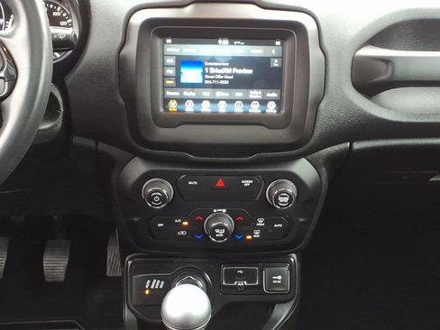 Certified 2018 Jeep Renegade Altitude w/ Safety & Security Group image 14