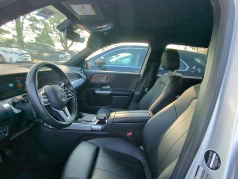 Used 2021 Mercedes-Benz GLB 250 w/ Premium Package image 6