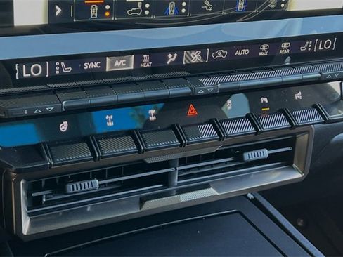 Used 2024 GMC Hummer EV 2X w/ Extreme Off-Road Package image 21