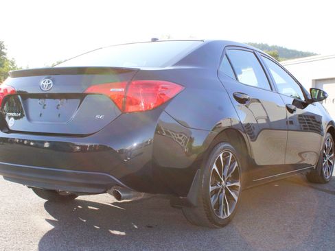 Used 2018 Toyota Corolla SE w/ SE Premium Package FWD image 9