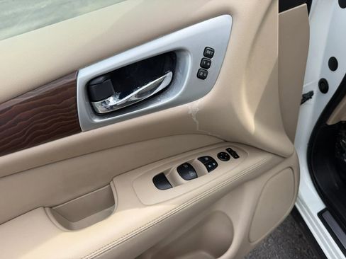 Used 2020 Nissan Pathfinder Platinum image 28